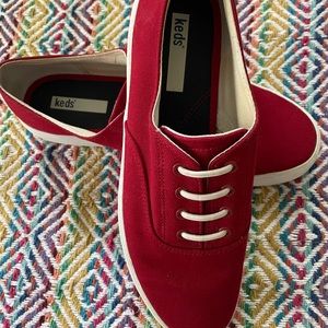 Women’s 9.5 Red Canvas Keds. Elastic laces. Slip-on.
